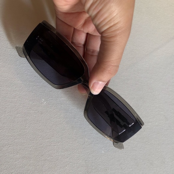 Sunglass - Picture 3 of 8